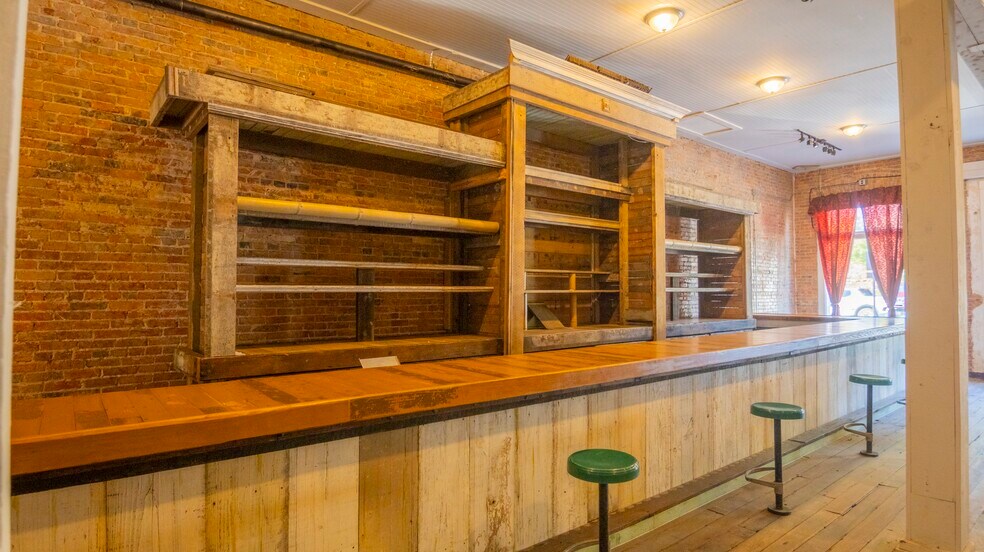 More Photos Of 20 Spring Rd, Molena Storefront For Sale