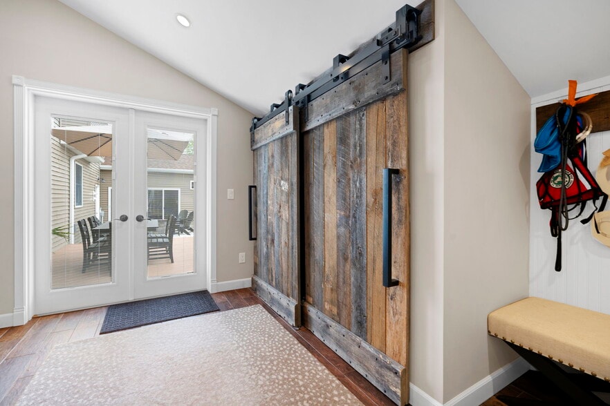 More Photos Of 612 N Lakeshore Dr, Ludington Hotel For Sale