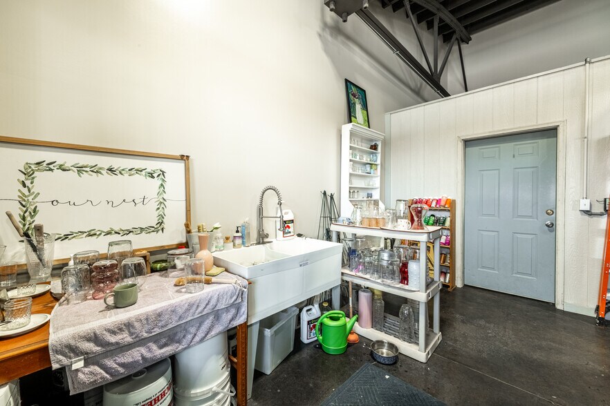 More Photos Of 119 N Jackson St, Perryville General Retail For Sale