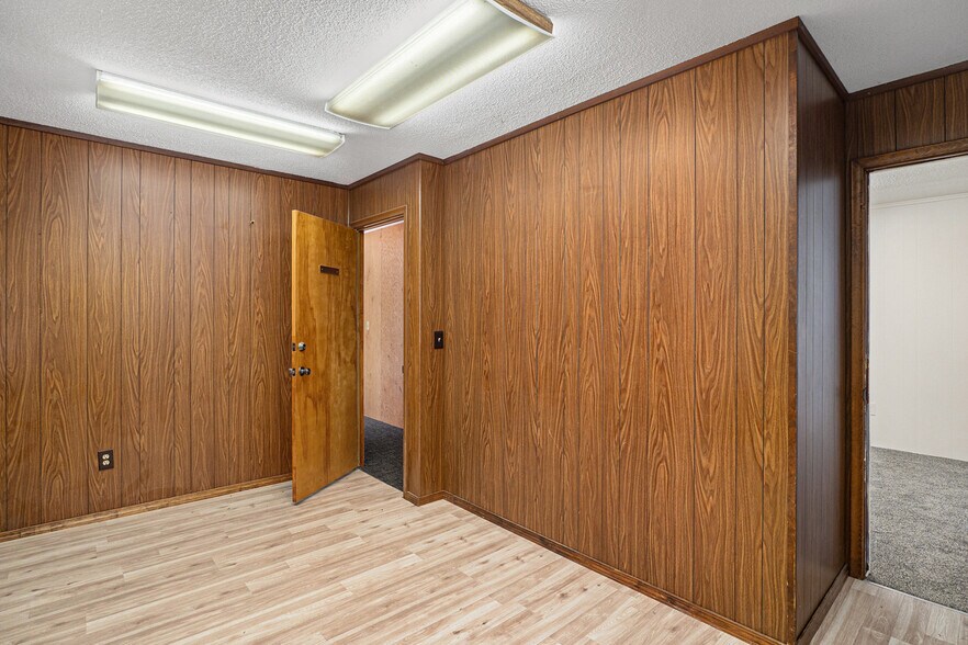 More Photos Of 3929-3933 W Court St, Flint Office For Sale