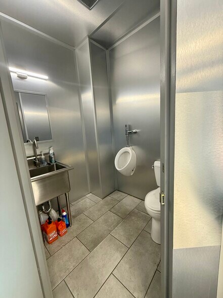 More Photos Of 161 W Speed Way, Pontiac Parking Garage For Sale