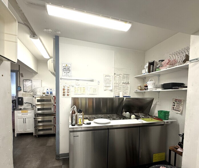 More Photos Of 220 Park St, Gardiner Storefront Retail Office For Sale