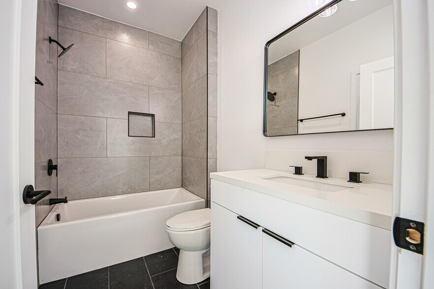 More Photos Of 5709 Auckland Ave, North Hollywood Apartments For Sale