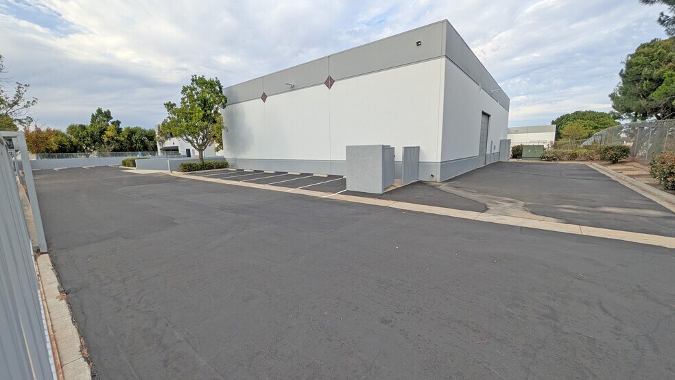 More Photos Of 42445 Avenida Alvarado, Temecula Warehouse For Lease