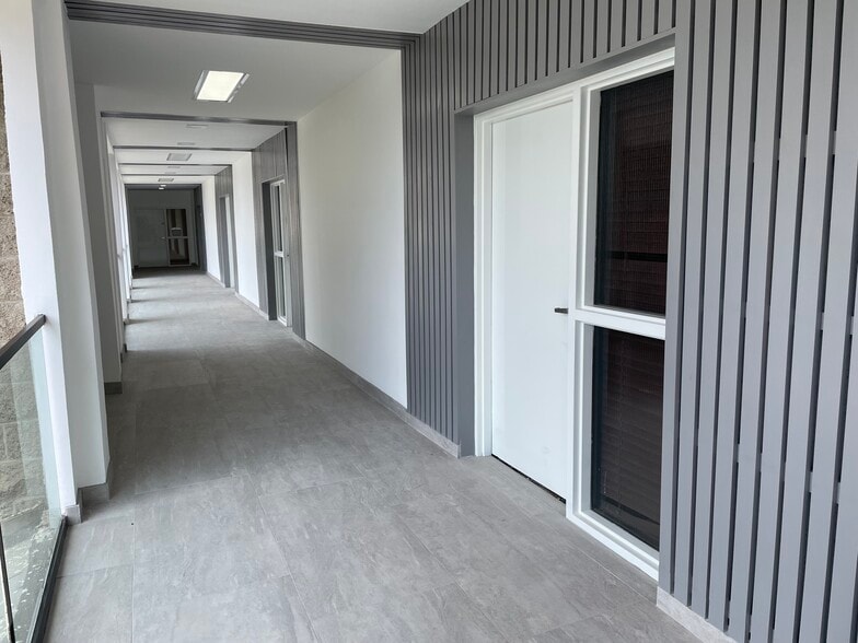 More Photos Of 900 S Main St, Corona Medical For Lease