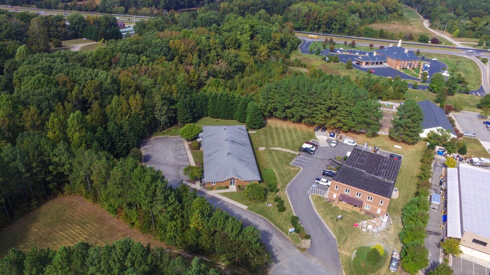 More Photos Of 2442 New Dorset Cir, Powhatan Office For Lease