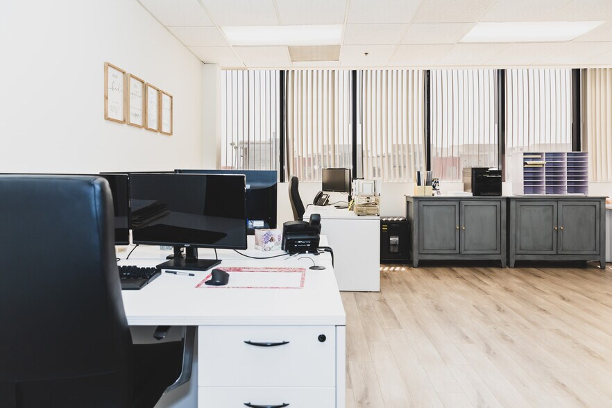 More Photos Of 111 N Jackson St, Glendale Office For Sale