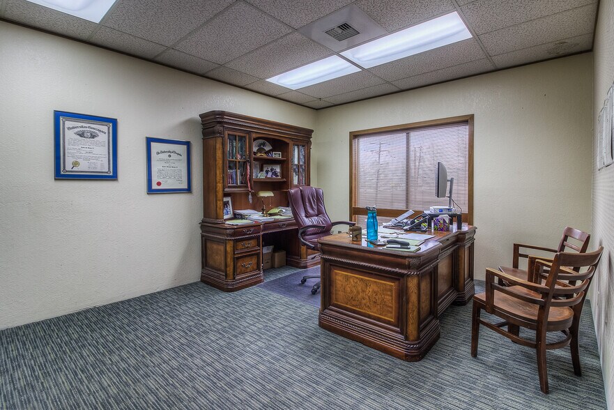 More Photos Of 304-308 N 3rd St, Yakima Office For Sale