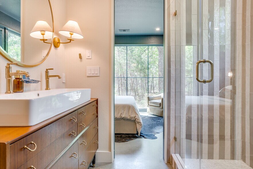 More Photos Of 6725 Rollins Rd, Granbury Specialty For Sale