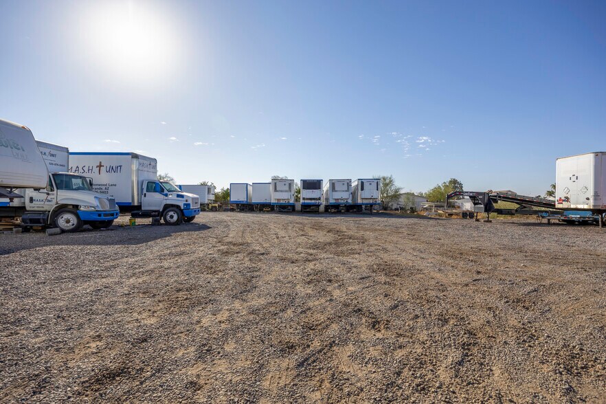 More Photos Of 655 W Cottonwood Ln, Casa Grande Showroom For Sale