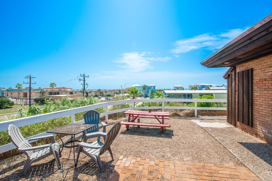 More Photos Of 630 Banyan Beach Dr, Port Aransas Hotel For Sale