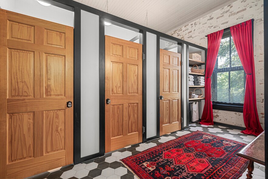 More Photos Of 411 E Front Ave, Chester Hospitality For Sale