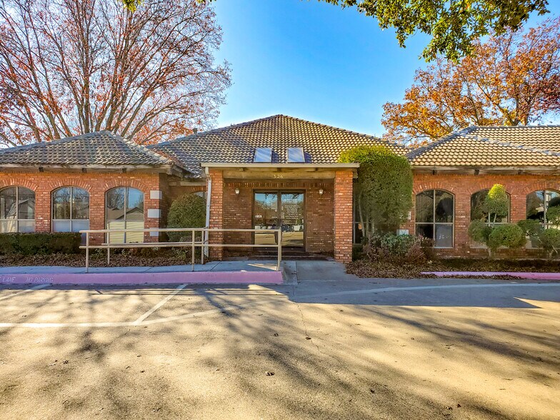 More Photos Of 326 Cooper St, Cedar Hill Medical For Lease