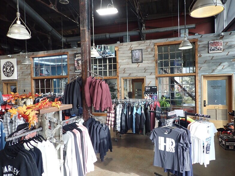 More Photos Of 555 S Geneva Rd, Lindon Freestanding For Sale