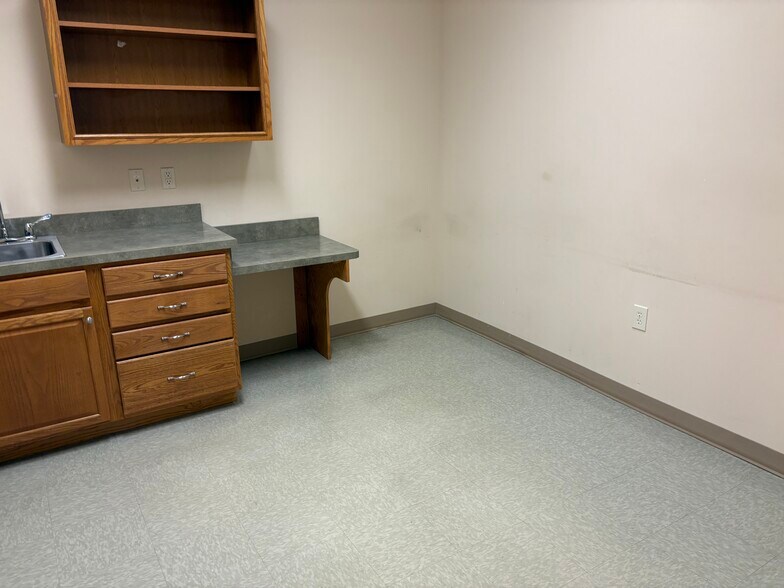 More Photos Of 11-17 Fallon Ave, Seaford Medical For Lease