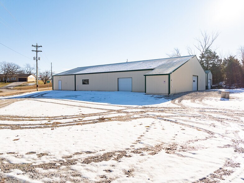Primary Photo Of 2184 Highway B, Mansfield Distribution For Sale