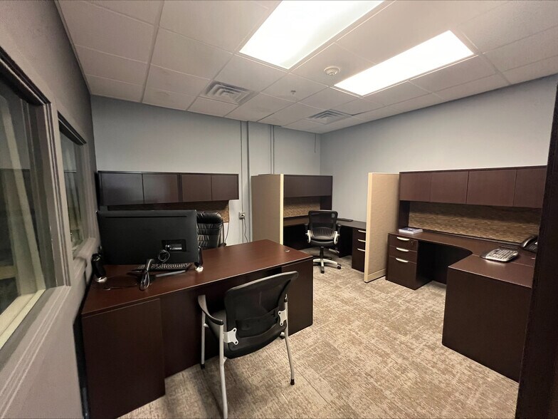 More Photos Of 165 Prairie Lake Rd, East Dundee Warehouse For Sale