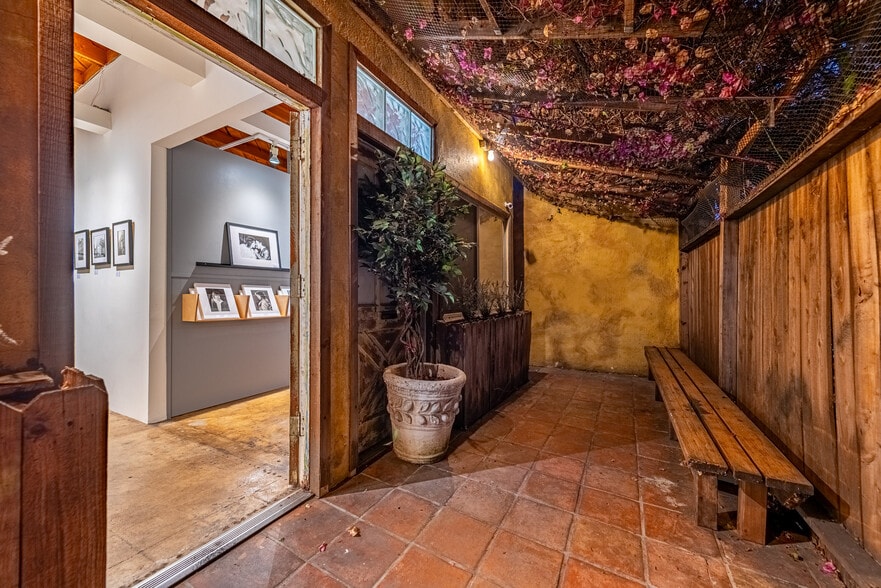 More Photos Of 10959 Venice Blvd, Los Angeles Flex For Sale