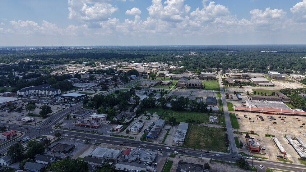 More Photos Of 5229 Government St, Baton Rouge General Retail For Lease