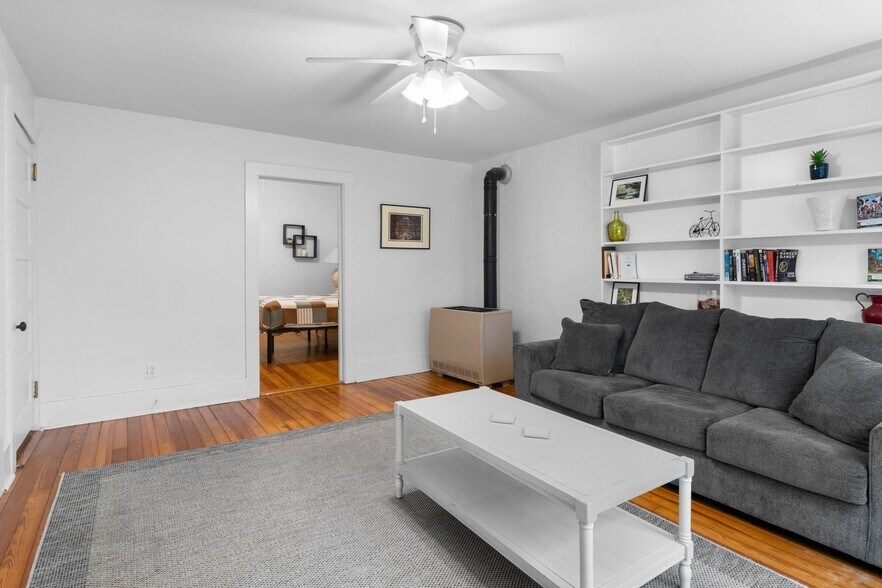 More Photos Of 33 Vance Ave, Black Mountain Apartments For Sale