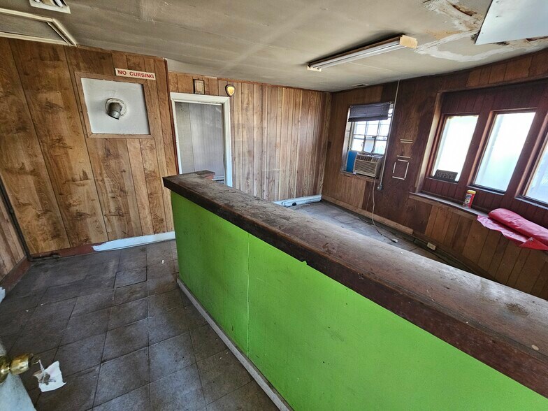 More Photos Of 207 S Goley St, Durham Warehouse For Lease