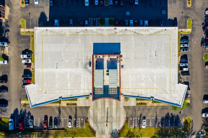 More Photos Of 1661 International Dr, Memphis Office For Lease