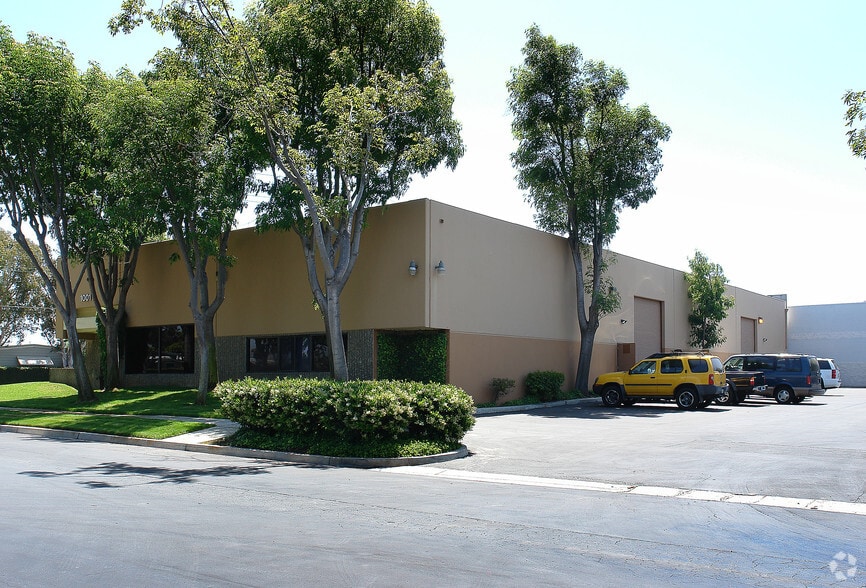More Photos Of 1001 Brioso Dr, Costa Mesa Distribution For Lease