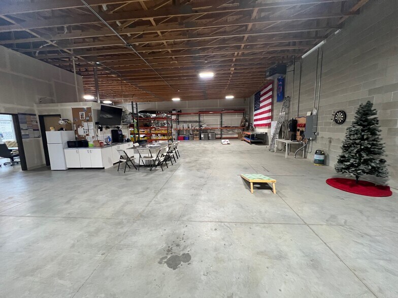 More Photos Of 3803 E Newby St, Nampa Flex For Lease