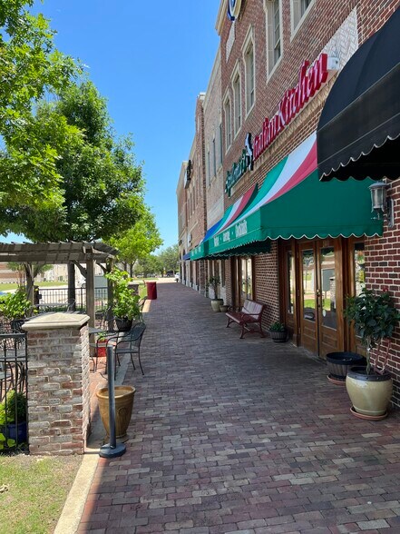More Photos Of 3600 Shire Blvd, Richardson Unknown For Lease