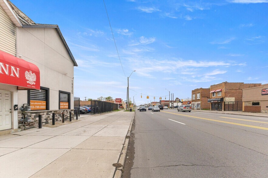 More Photos Of 19420 W Warren Ave, Detroit Auto Dealership For Sale