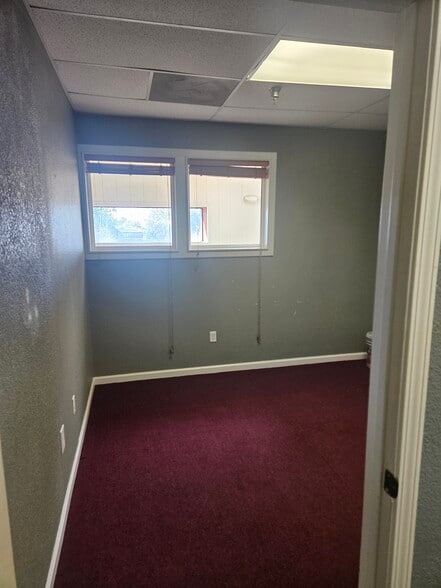 More Photos Of 400-490 Lincoln Blvd, Lincoln Unknown For Lease