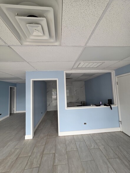 More Photos Of 1071 Waveland Ave, Franklin Park Warehouse For Sale