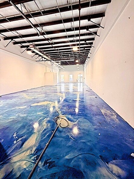 More Photos Of 16360 Innovation Ln, Fort Myers Showroom For Lease