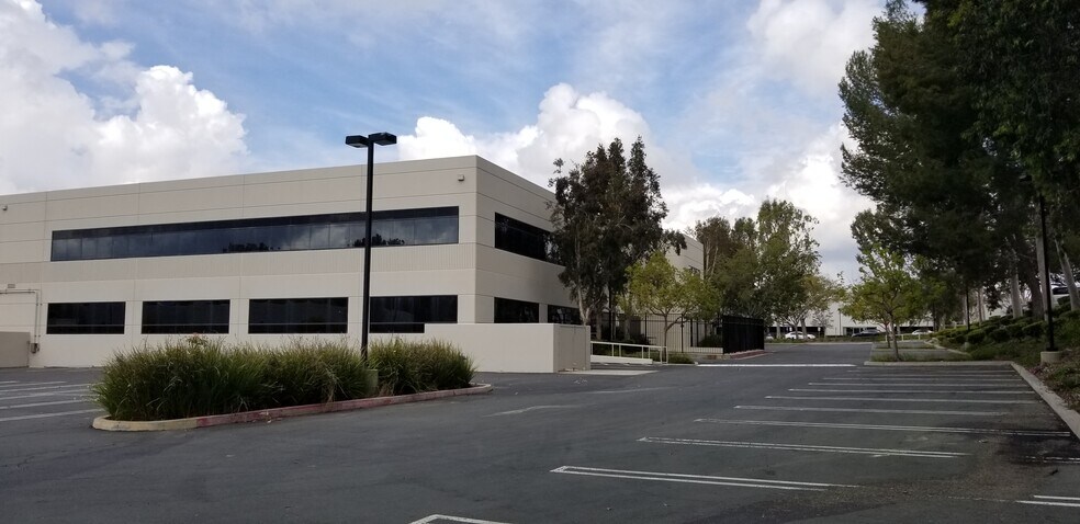 More Photos Of 2100 Corporate Center Dr, Thousand Oaks Medical For Lease