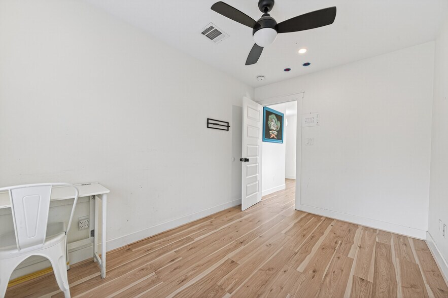 More Photos Of 8911 West Ln, Magnolia Office For Sale