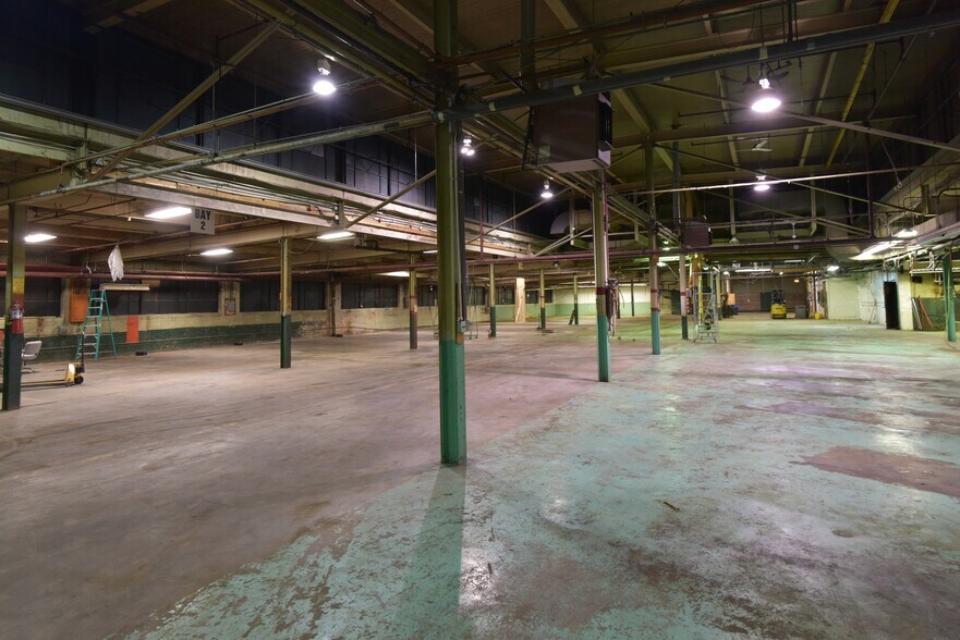 More Photos Of 1140 N Kostner Ave, Chicago Manufacturing For Sale