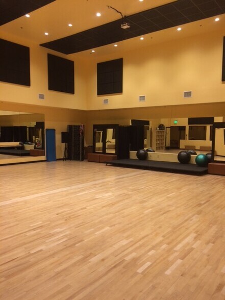 More Photos Of 73600 Alessandro Dr, Palm Desert Health Club For Lease