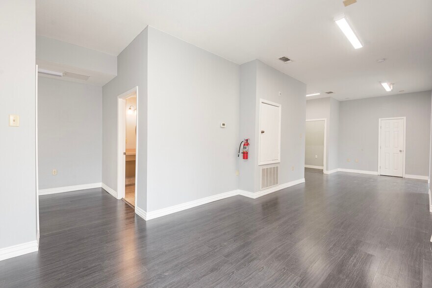 More Photos Of 9638 Greenville Ave, Dallas Office For Lease