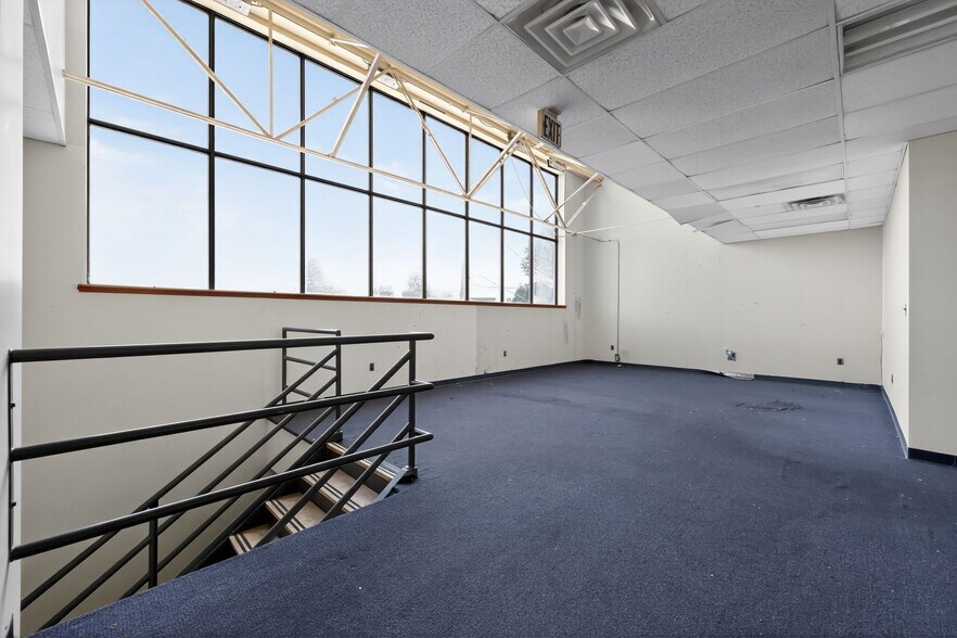 More Photos Of 514 E King Rd, Malvern Storefront Retail Office For Sale