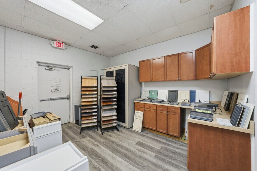 More Photos Of 1245 US 1, Edison Medical For Lease