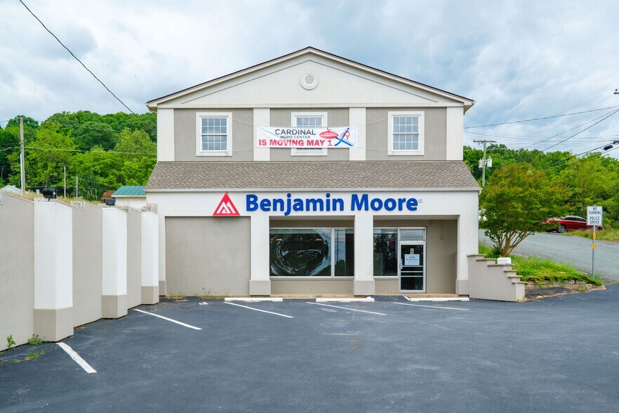 More Photos Of 902 Richmond Ave, Staunton General Retail For Sale