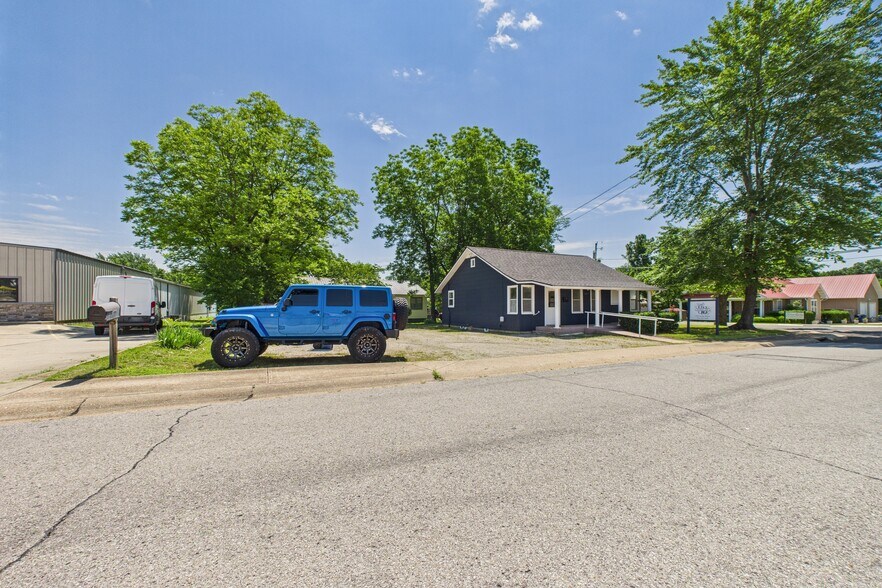 More Photos Of 919 South St, Mountain Home Freestanding For Sale