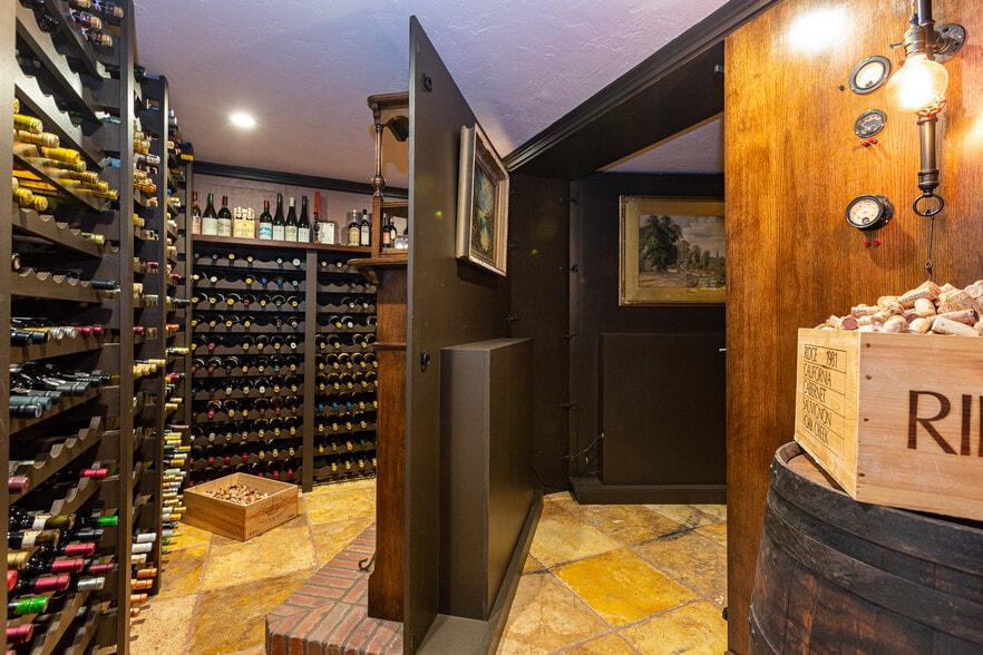 More Photos Of 1069-1073 Howard St, San Francisco Storefront Retail Office For Sale