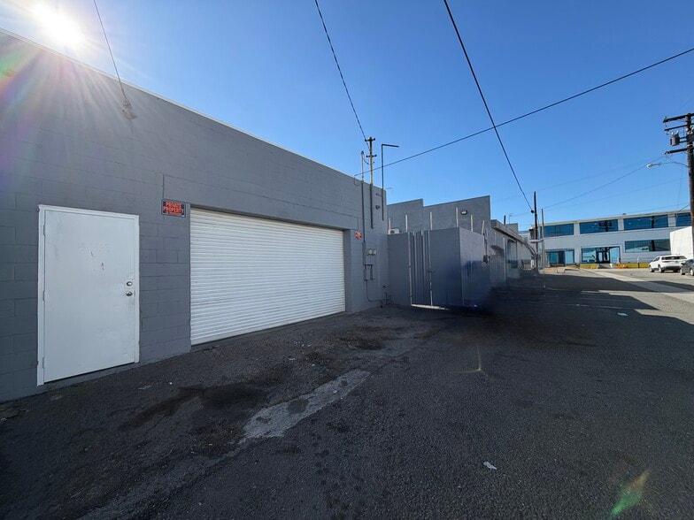 More Photos Of 4401 Firestone Blvd, South Gate Flex For Lease