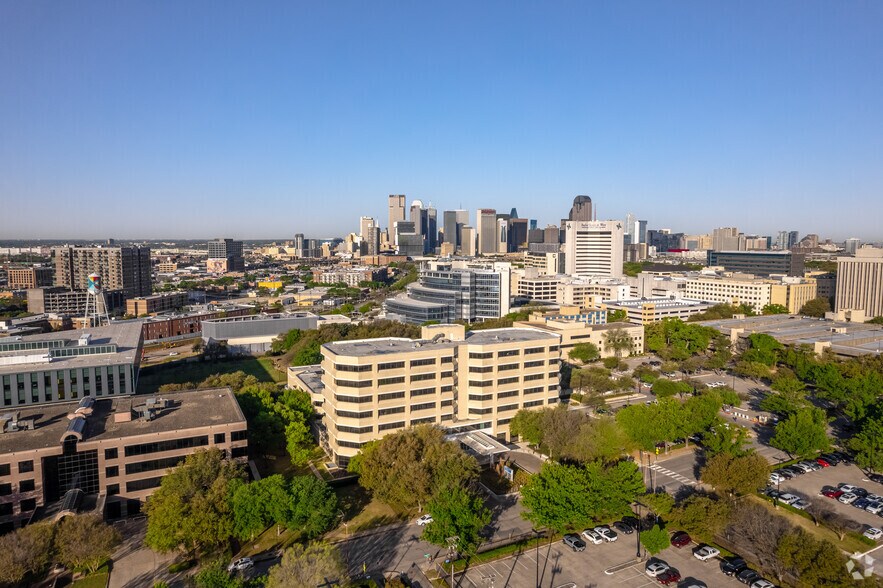 More Photos Of 411 N Washington Ave, Dallas Office For Sale