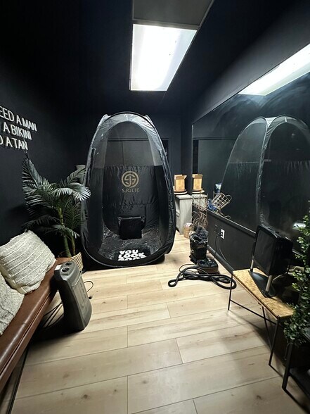 More Photos Of 170 Flanders Rd, Niantic Storefront For Lease