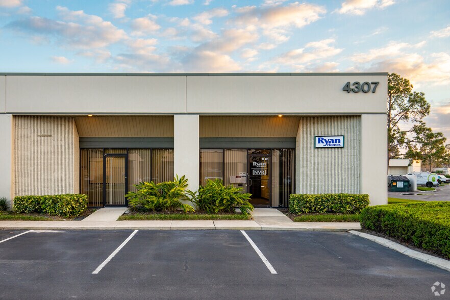 More Photos Of 4303 Vineland Rd, Orlando Unknown For Lease