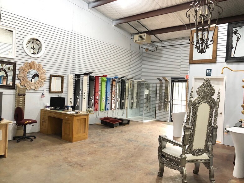 More Photos Of 3879 Fort Worth Hwy, Weatherford Showroom For Sale