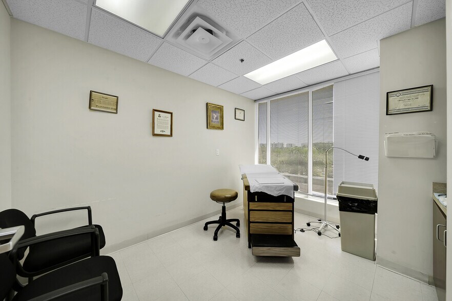 More Photos Of 350 N Pine Island Rd, Plantation Medical For Lease