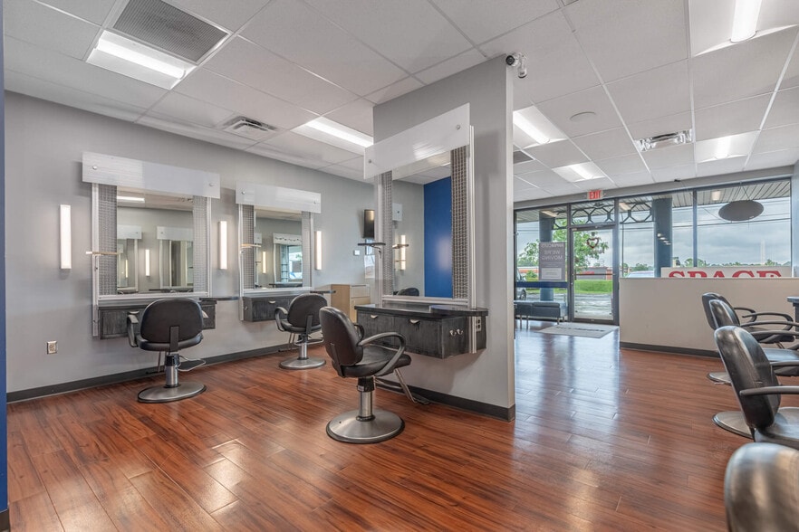 More Photos Of 2418 Esquire Dr, Dayton Storefront Retail Office For Lease